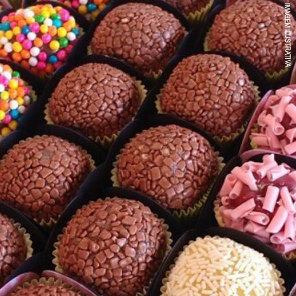 Feira do Doce é realizada neste sábado pela Associação Paraguaçuense de Combate ao Câncer