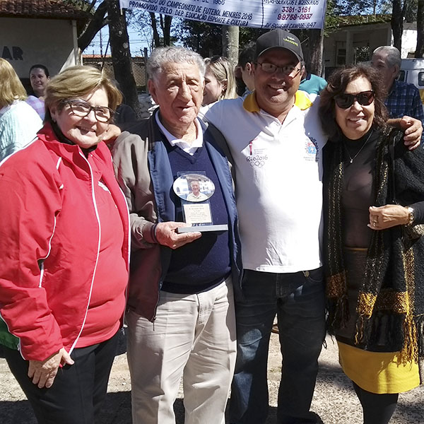Tide, autor do primeiro gol do estádio municipal, é homenageado em Paraguaçu