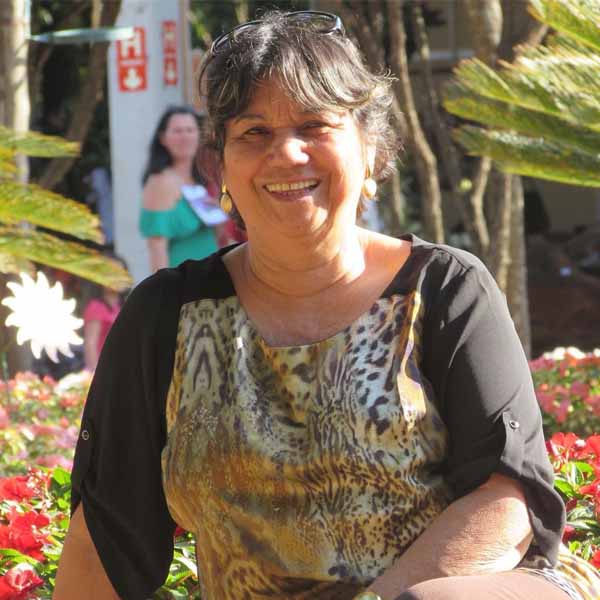 Cecilia Soares apaga velinhas nesta quarta