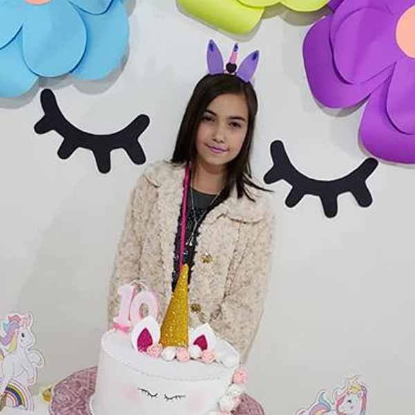 Maria Luiza recebe os parabéns pela chegada de mais um aniversário