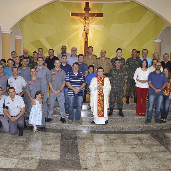 Militares participam de celebração em comemoração ao Dia do Soldado, em Assis
