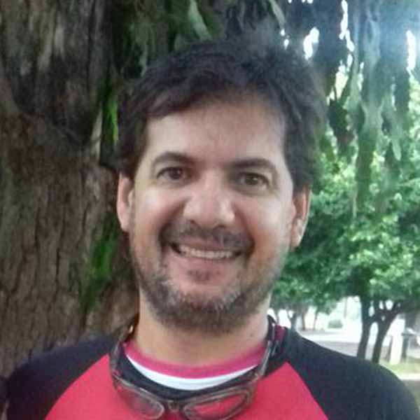 Claudinei Pereira recebe os parabéns pela chegada de mais um aniversário