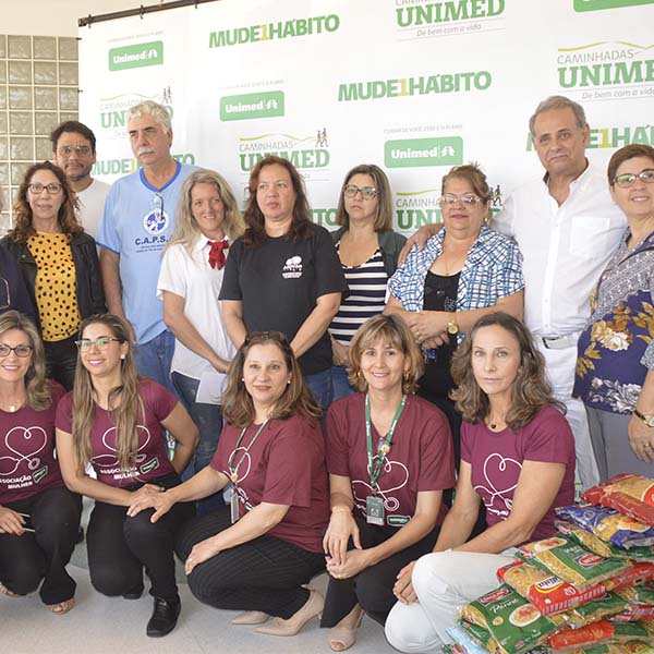 Unimed Assis entrega 3,3 toneladas de alimentos arrecadados com a 6ª Caminhada de Bem com a Vida