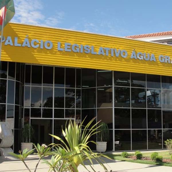 Câmara aprova projetos da prefeita Almira Garms