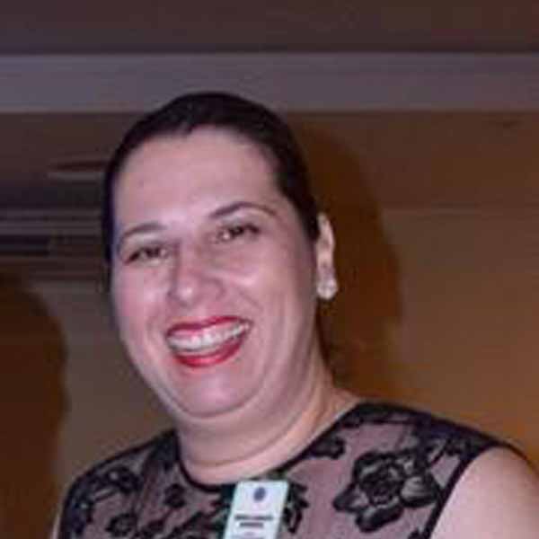 Karina Rodrigues apaga velinhas neste domingo