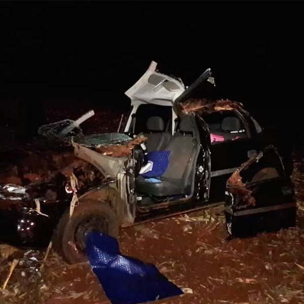 Mulher fica ferida após capotar carro em rodovia de Cândido Mota