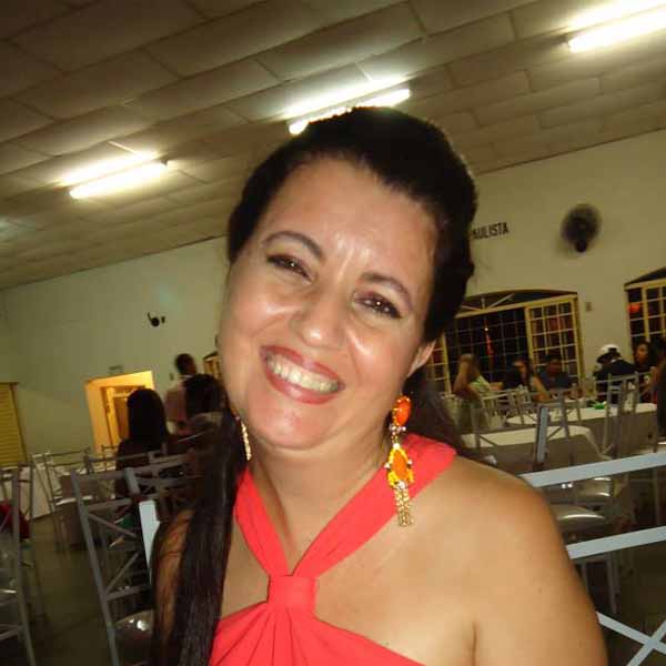 Shirlei Rodrigues apaga velinhas neste domingo