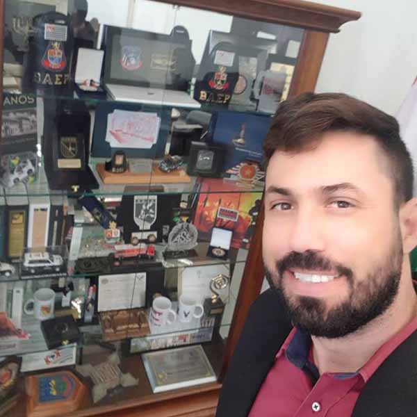 Junior Baptista recebe os parabéns pela chegada de mais um aniversário