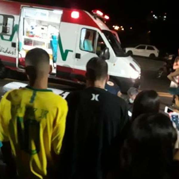 Jovem é atropelado durante suposto racha na Rui Barbosa, em Assis