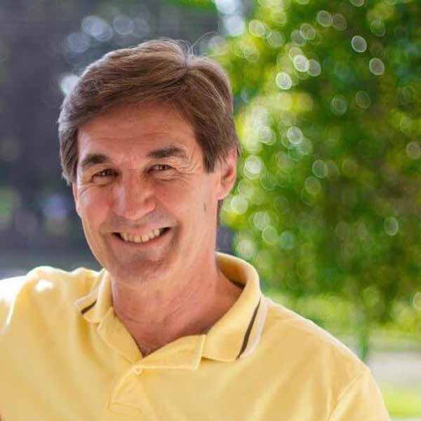 Mario Vilharquide recebe os parabéns pela chegada de mais um aniversário