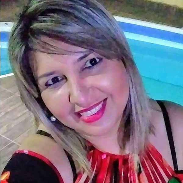 Rafaela Marques recebe os parabéns pela chegada de mais um aniversário