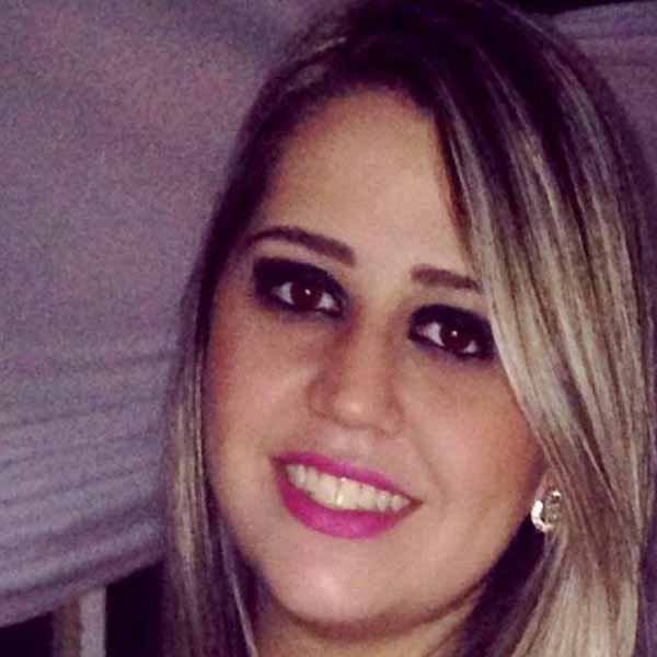Wania Meneguetti recebe os parabéns pela chegada de mais um aniversário