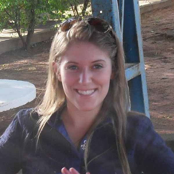 Laryane Andrade recebe os parabéns pela chegada de mais um aniversário
