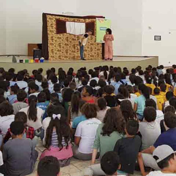 Sescoop e Unimed Assis promovem teatro com tema sustentabilidade