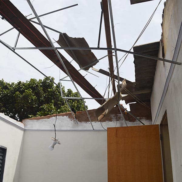Forte chuva causa estragos no Restaurante Sapezal