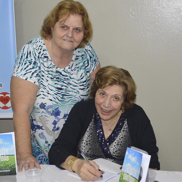 Fundadora do GAH lança livro 'Tributo de Gratidão'