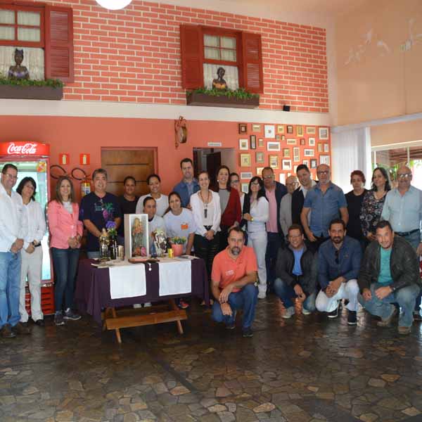 Restaurante Chef Lelly recebe o terço empresarial