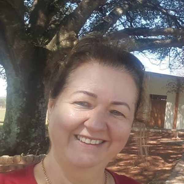 Neusa Ruiz recebe os parabéns pela chegada de mais um aniversário