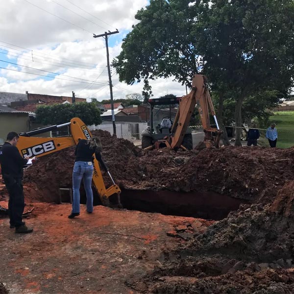 Funcionário morre após ser soterrado enquanto realizava serviço na rede de esgoto em Marília