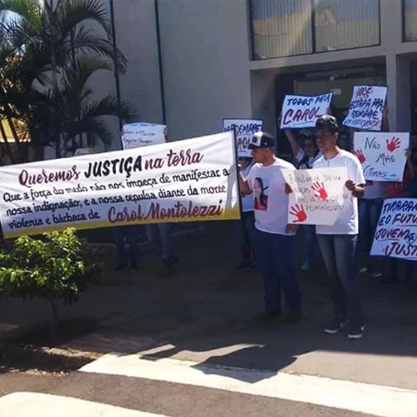 Grupo faz protesto após morte de jovem que teria sido confundida com assaltante pelo padrasto