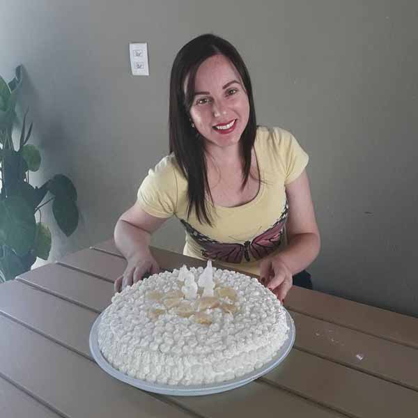 Edilene Stella apaga velinhas nesta quinta