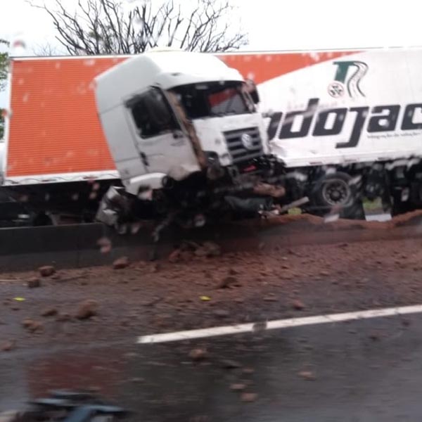 Mariliense morre após ser arremessado de caminhão na SP-225