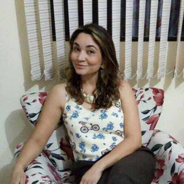 Adriana Alves apaga velinhas nesta terça
