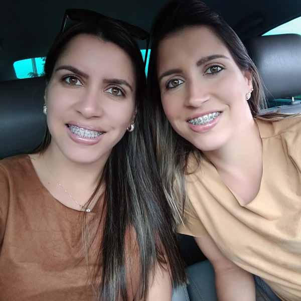 Adriana e Fernanda Teixeira recebe os parabéns pela chegada de mais um aniversário