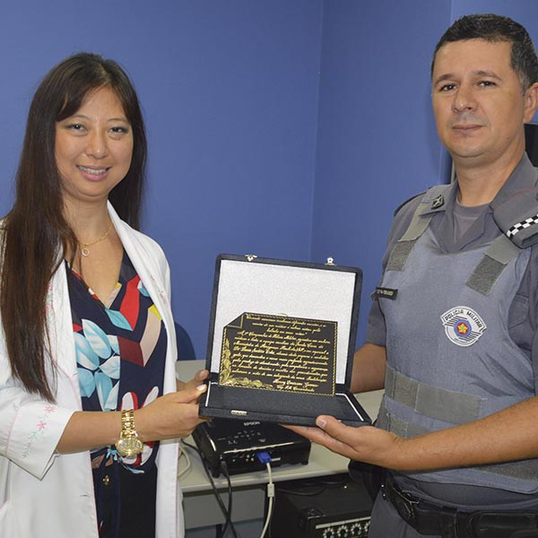 PM homenageia profissionais da Santa Casa que prestaram atendimento ao Sgto Fernando
