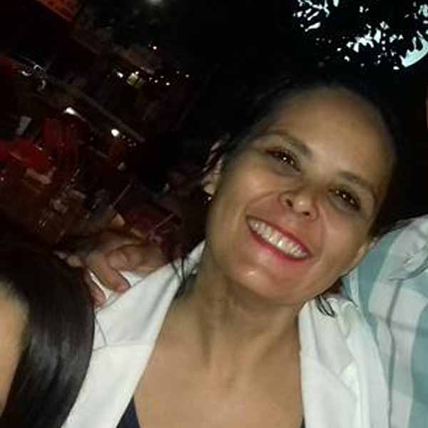Viviane Munhoz recebe os parabéns pela chegada de mais um aniversário
