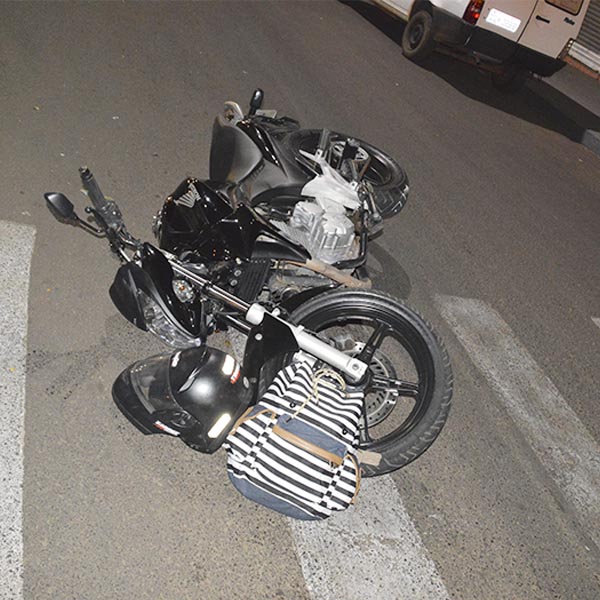 Motociclista perde o controle da direção ao passar por faixa elevada na Av. Siqueira Campos
