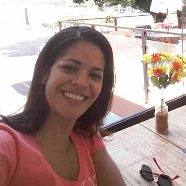 Rose Cardoso recebe os parabéns pela chegada de mais um aniversário