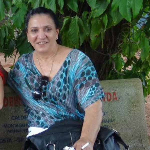 Célia Oliveira recebe os parabéns pela chegada de mais um aniversário