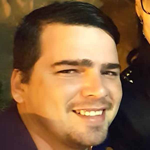 Diego recebe os parabéns pela chegada de mais um aniversário