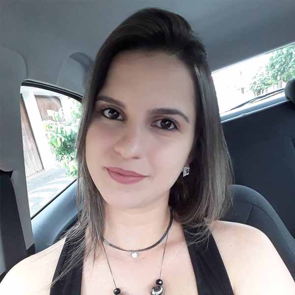 Luciana Pilan comemora mais um aniversário.