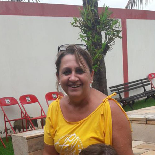 Cleide Maria Morro recebe os parabéns pela chegada de mais um aniversário