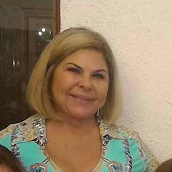 Rosalba Cavalcante comemora mais um aniversário.