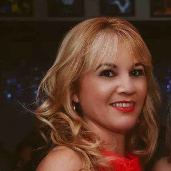 Luciana Paião recebe os parabéns pela chegada de mais um aniversário