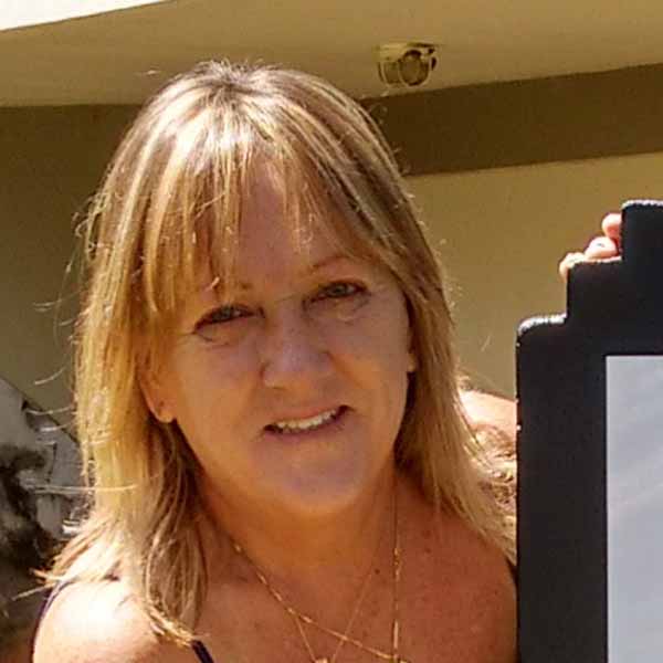Fátima Ambrosio comemora mais um aniversário.