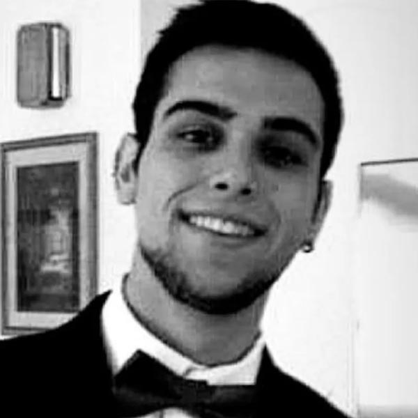 Jovem que morreu após bater carro de frente com caminhão fez aniversário no dia anterior