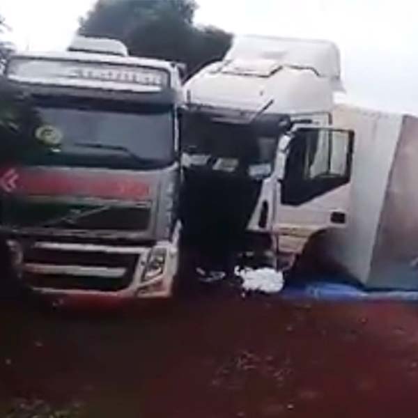 Caminhão e carreta batem de frente em Tarumã e acidente interdita Miguel Jubran