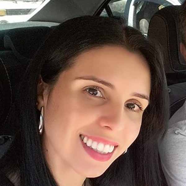 Gabrielli Martins recebe os parabéns pela chegada de mais um aniversário