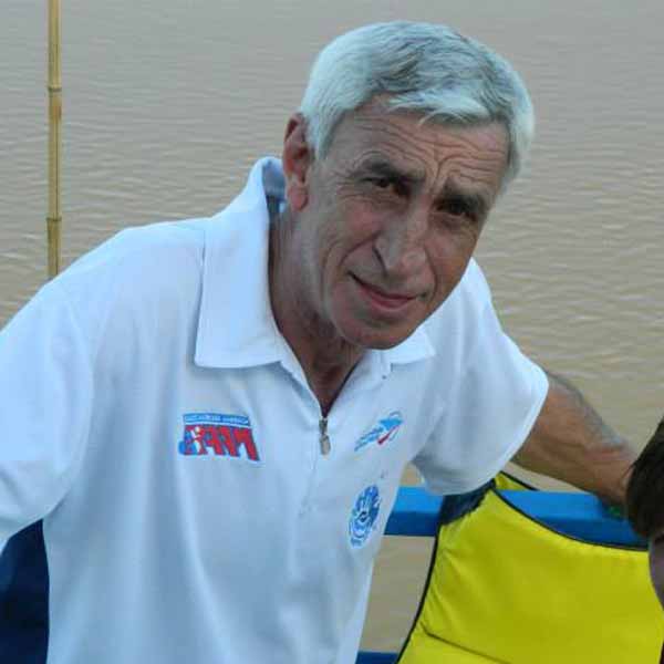 Luiz Decanini recebe os parabéns pela chegada de mais um aniversário