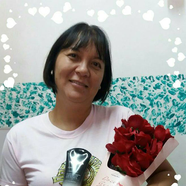 Mara Lucia Komai completa idade nova
