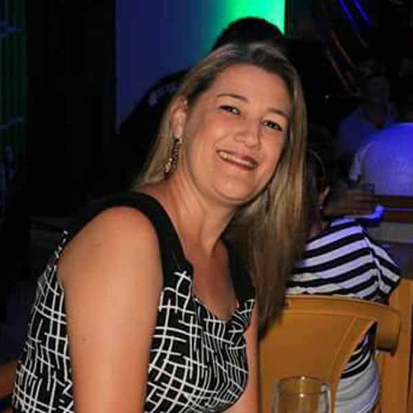 Viviane Cavalari apaga velinhas neste domingo