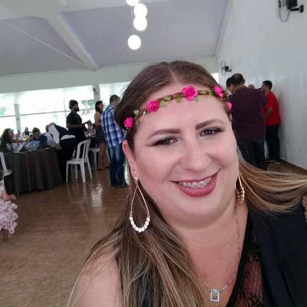 Ana Carolina apaga velinhas neste sábado