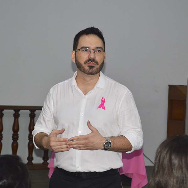 Palestra 'Câncer de mama e autoexame' é realizada pelo Rotaract Clube