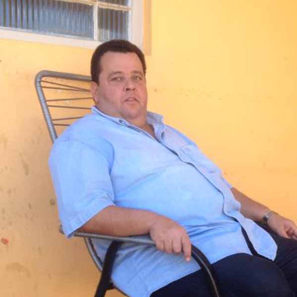 Marcos Carvalho apaga velinhas nesta quinta