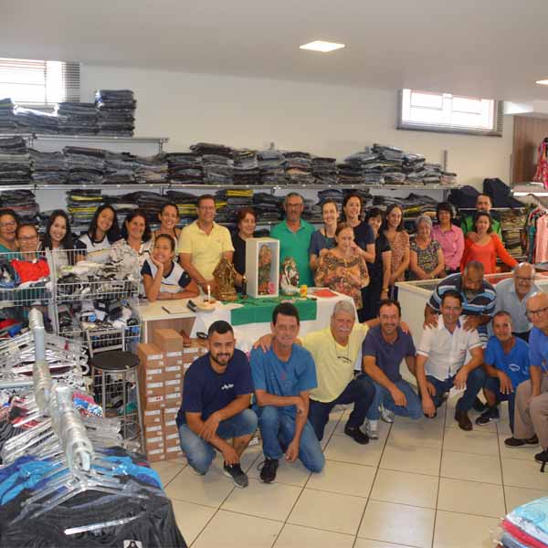 Arco Íris Estampas e Confecções recebe o terço empresarial