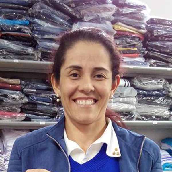 Leidiane Gomes recebe os parabéns pela chegada de mais um aniversário